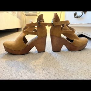 FREE PEOPLE Mustard Leather Platform Clogs Size 36 (6)